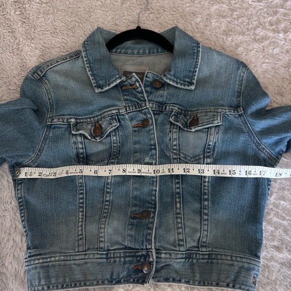 Abercrombie & Fitch Cropped & Fitted Denim Jacket w/Distressing. Size L - Picture 7 of 7